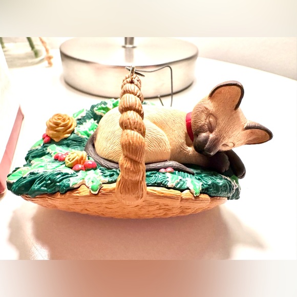 Hallmark Keepsake Ornament 1996 Cat Naps Series #3 Siamese Cat in Basket - Picture 2 of 4